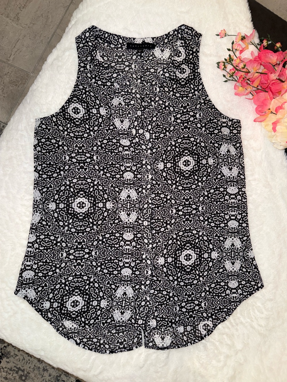 3 x 20$ Black and White Patterned Women’s Top Size S